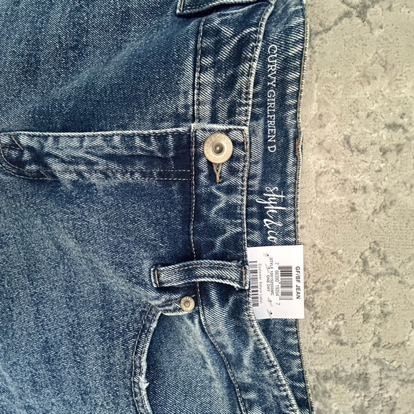 Style&Co Curvy Girlfriend Jeans - Picture 3 of 8